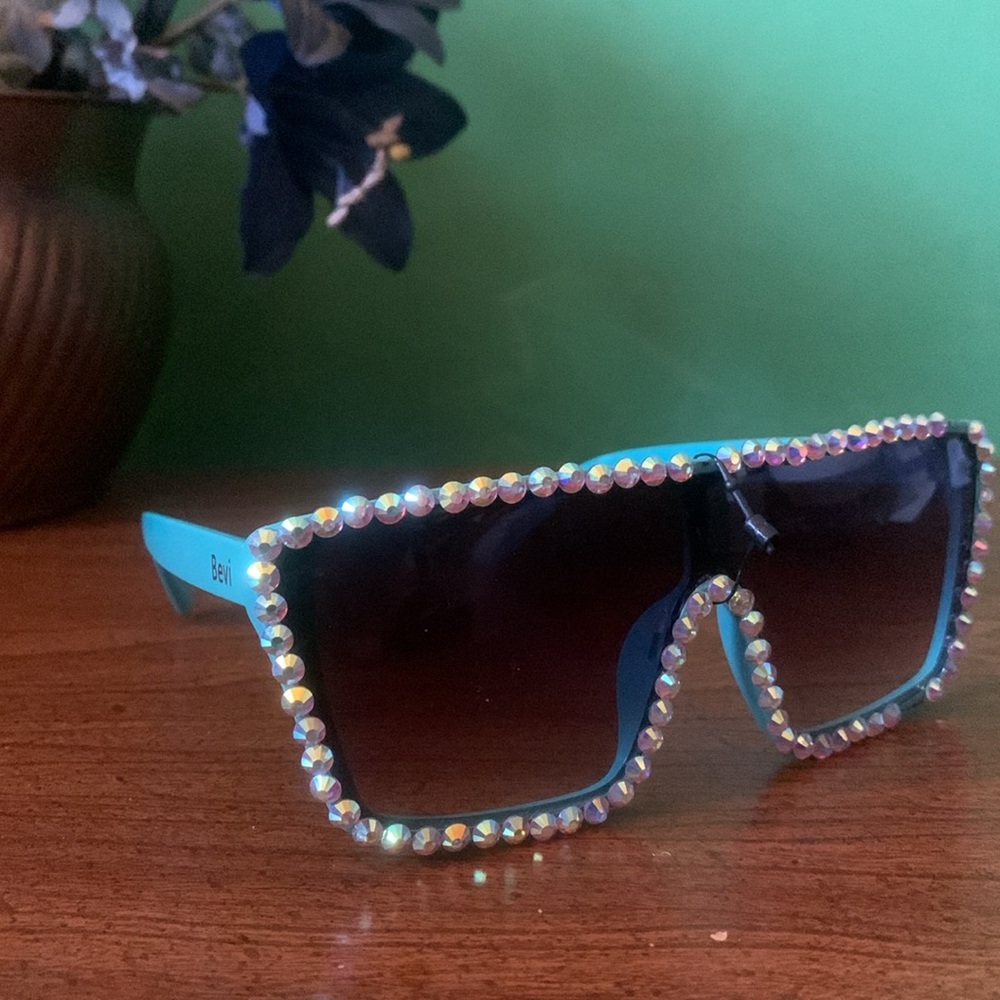 *5/$5* NWOT Bevi Aqua Rhinestone Sunglasses